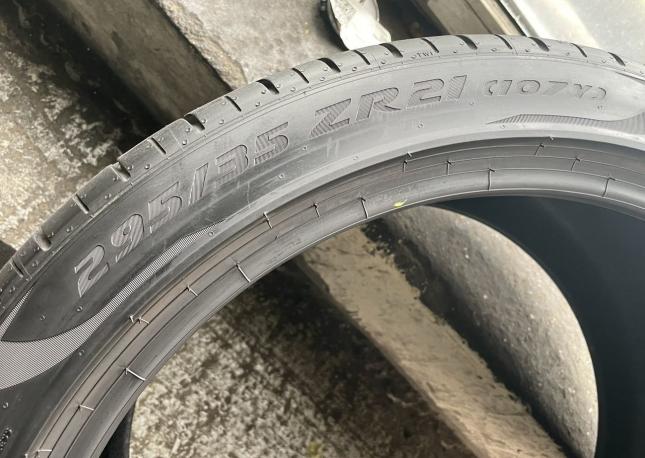 Pirelli P Zero PZ4 295/35 R21 107Y