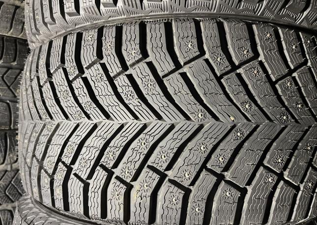 Michelin X-Ice North 4 SUV 245/35 R20 V