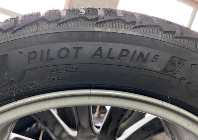 Michelin Pilot Alpin 5 245/45 R18 100V