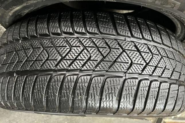 Pirelli Scorpion Winter RFT 245/45 R18 и 275/40 R18