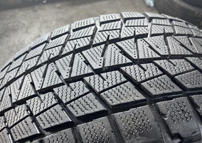 Bridgestone Blizzak DM-V1 275/40 R20 106R