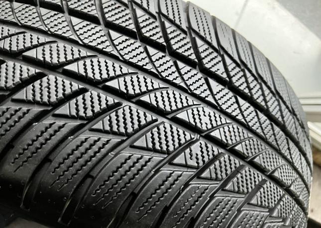 Bridgestone Blizzak LM-001 245/50 R19