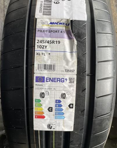 Michelin Pilot Sport 4 S 245/45 R19 и 275/40 R19 102Y