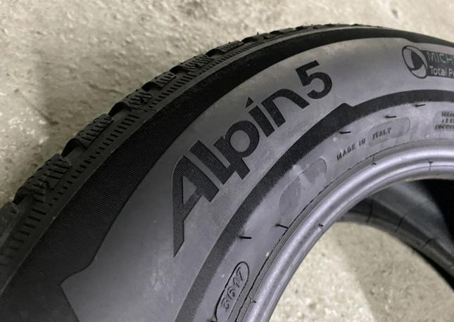 Michelin Alpin 5 215/65 R17 99H