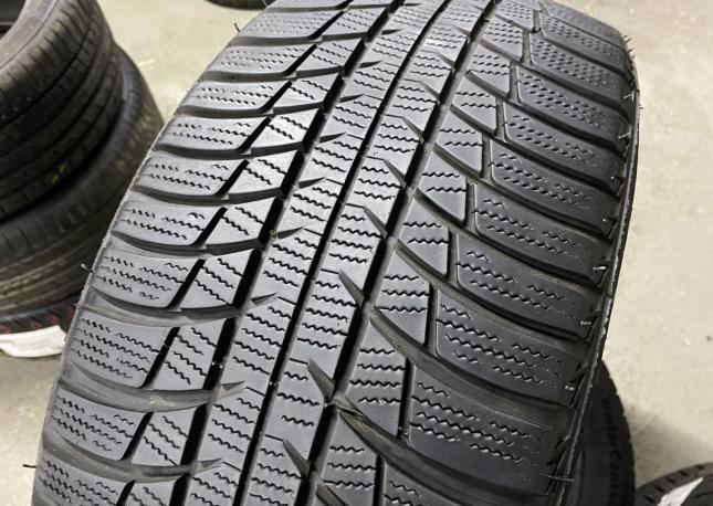 Bridgestone Blizzak LM-001 235/45 R18 98V