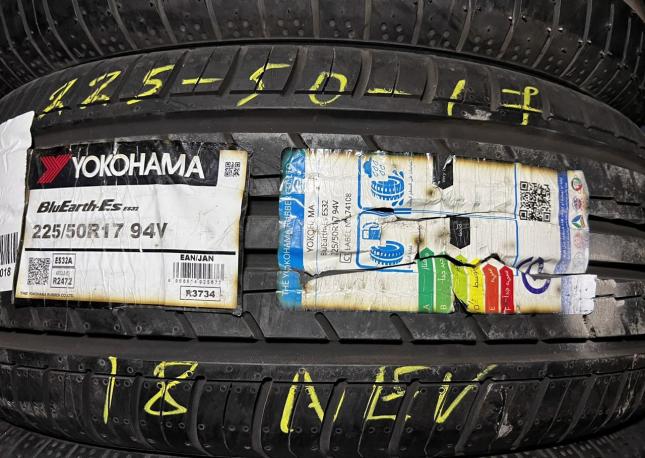 Yokohama BluEarth AE01 225/50 R17