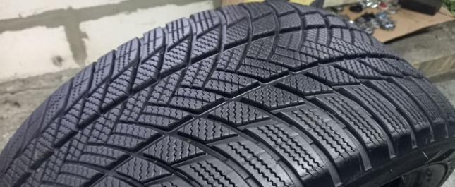 Bridgestone Blizzak LM-001 285/45 R21 113V