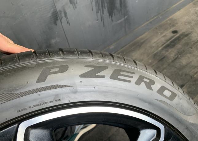 Pirelli P Zero PZ4 275/45 R21 107Y