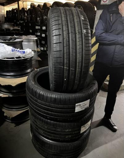 Pirelli P Zero PZ4 285/40 R21