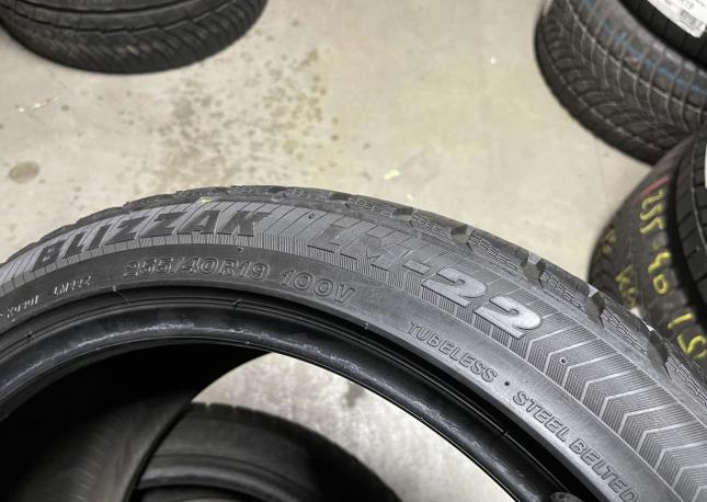 Bridgestone Blizzak LM-22 255/40 R19 100V