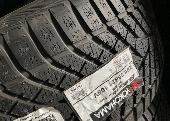 Yokohama BluEarth Winter V905 325/30 R21 и 285/35 R21 108V