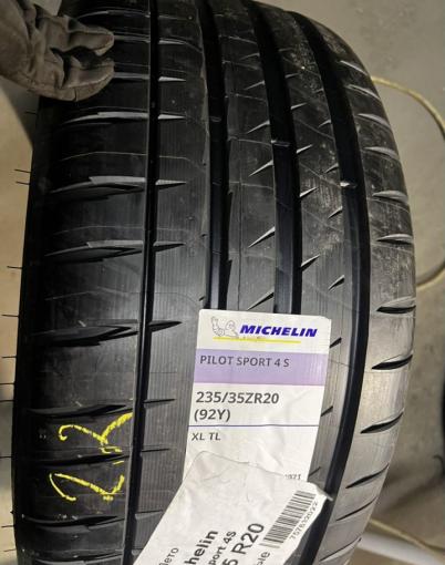 Michelin Pilot Sport 4 S 235/35 R20