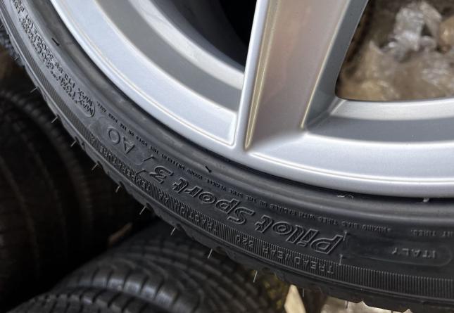 Michelin Pilot Sport 3 240/40 R18