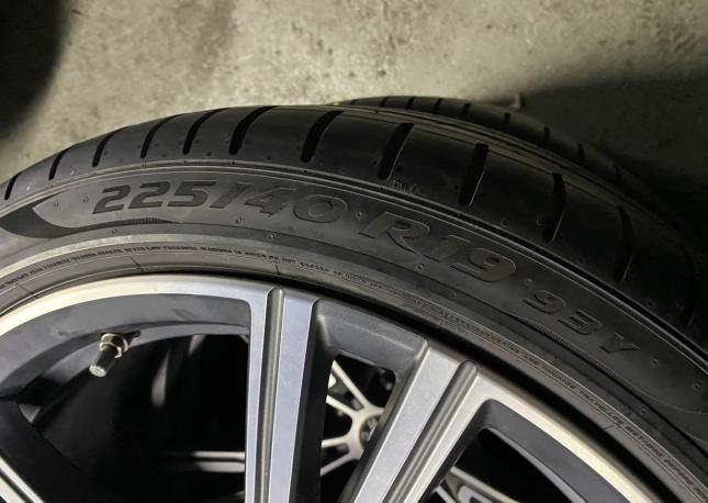 Pirelli P Zero PZ4 225/40 R19 93Y