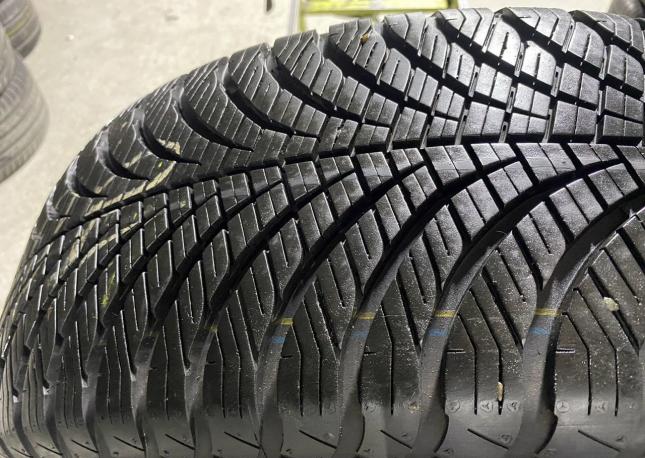 Goodyear Vector 4Seasons 215/60 R17