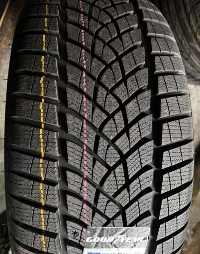 Goodyear UltraGrip Performance+ 255/45 R20