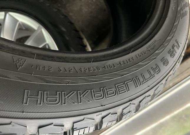 Nokian Tyres Hakkapeliitta 9 275/45 R20