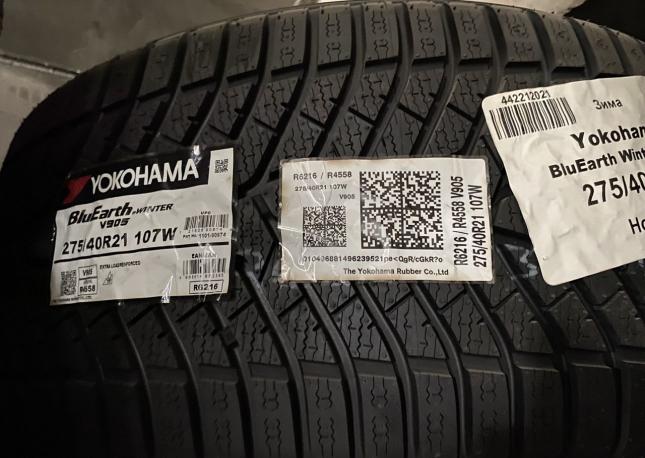 Yokohama BluEarth Winter V905 275/40 R21 107W