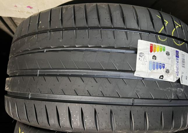 Michelin Pilot Sport 4 S 275/35 R20 и 245/40 R20