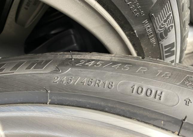 Michelin X-Ice XI3 245/45 R18 100H