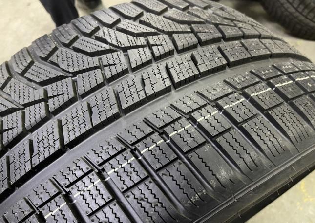 Hankook Winter I&#39;Cept Evo 3 W330A 295/35 R23 108W