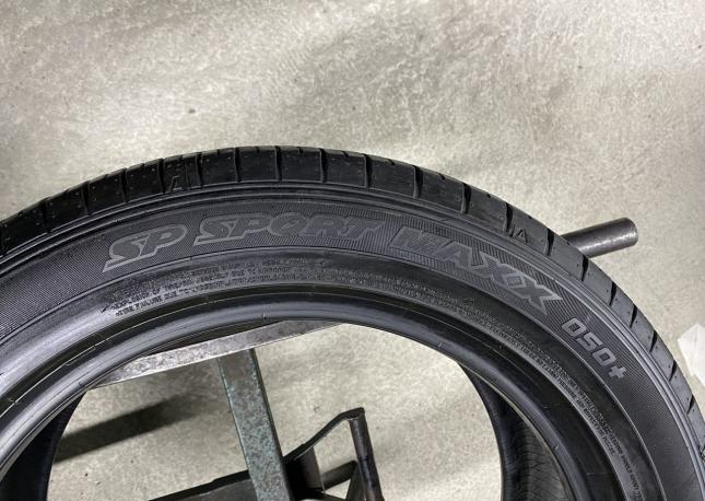 Dunlop SP Sport Maxx 050+ 215/55 R17