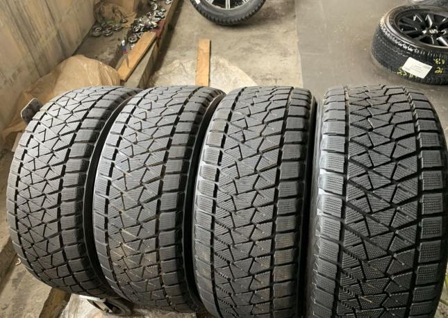 Bridgestone Blizzak DM-V2 275/45 R20