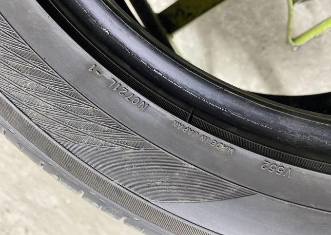 Yokohama Advan dB V552 245/45 R17