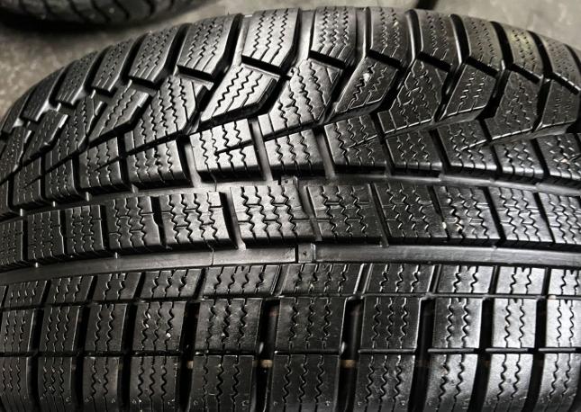 Hankook Winter I&#39;Cept Evo2 W320 215/45 R17