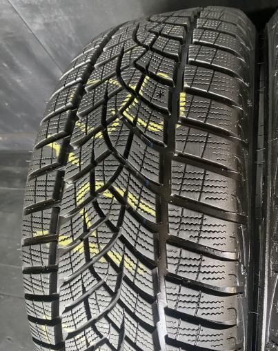 Goodyear UltraGrip Performance 215/50 R18