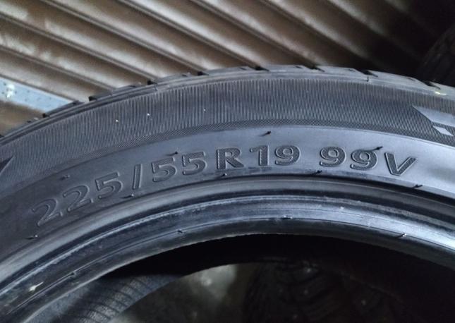 Kumho Crugen Premium KL33 225/55 R19 99V