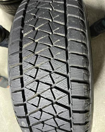 Bridgestone Blizzak DM-V2 235/55 R20 102T