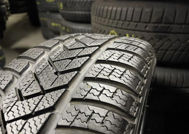 Pirelli Winter Sottozero 3 235/45 R19 99V