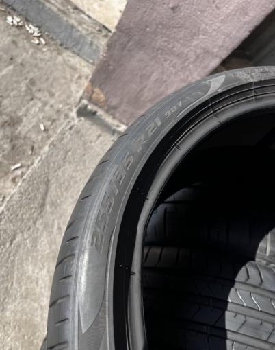 Pirelli P Zero PZ4 255/35 R21 и 285/30 R21