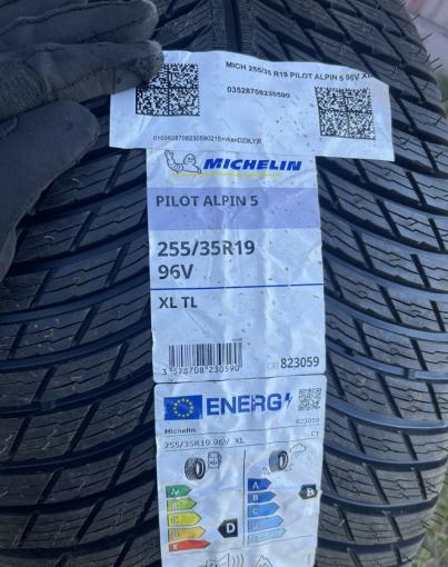 Michelin Pilot Alpin PA5 225/40 R19 и 255/35 R19 Y