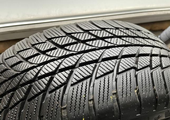 Bridgestone Blizzak LM-001 225/50 R17