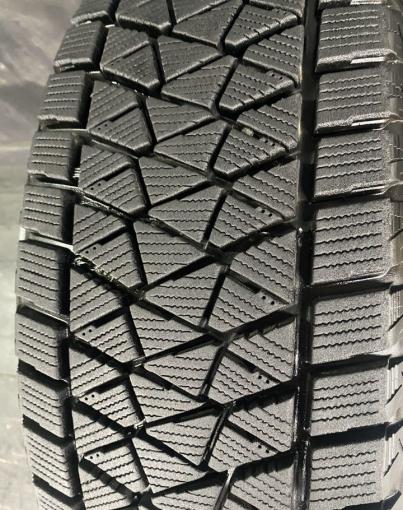 Bridgestone Blizzak DM-V2 225/60 R18