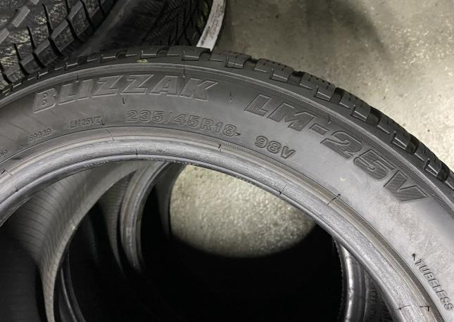 Bridgestone Blizzak LM-25 235/45 R18 98V