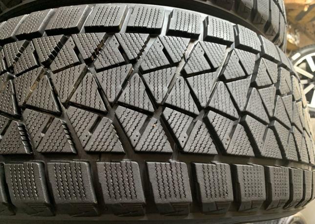 Bridgestone Blizzak DM-V2 275/45 R20