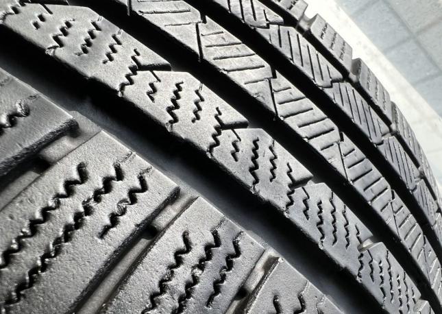 Continental ContiWinterContact TS 810 235/35 R19