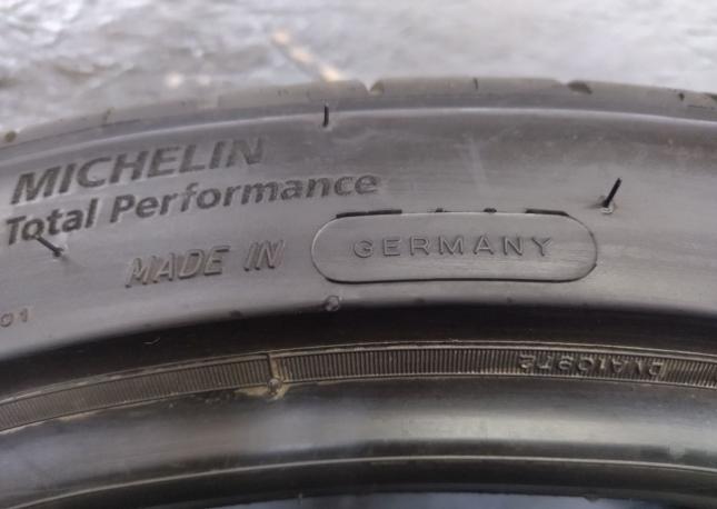 Michelin Pilot Sport 4 S 235/40 R19 96Y