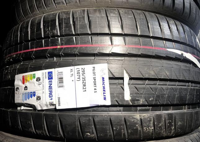 Michelin Pilot Sport 4 S 315/30 R22 и 295/35 R21