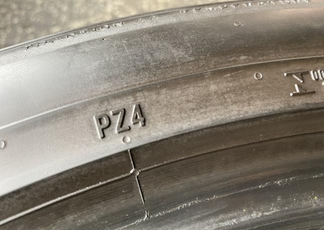 Pirelli P Zero PZ4 285/40 R21 109Y