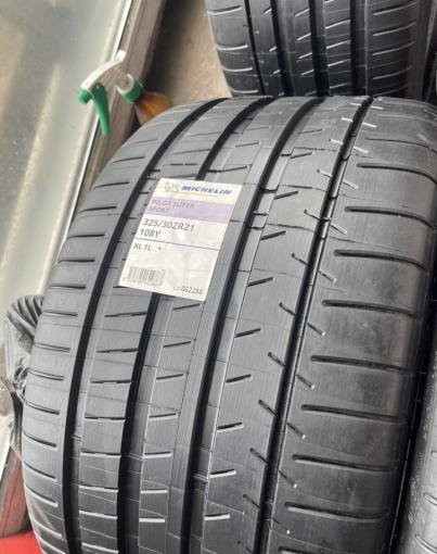 Michelin Pilot Super Sport Acoustic 285/35 R21 и 325/30 R21 Y