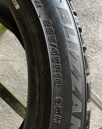 Bridgestone Blizzak LM-32 225/45 R18