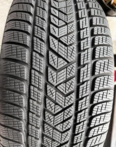 Pirelli Scorpion Winter 285/45 R21