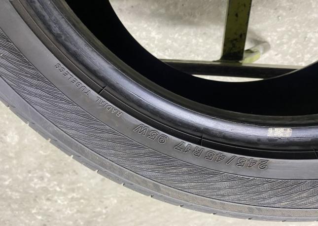 Yokohama Advan dB V552 245/45 R17