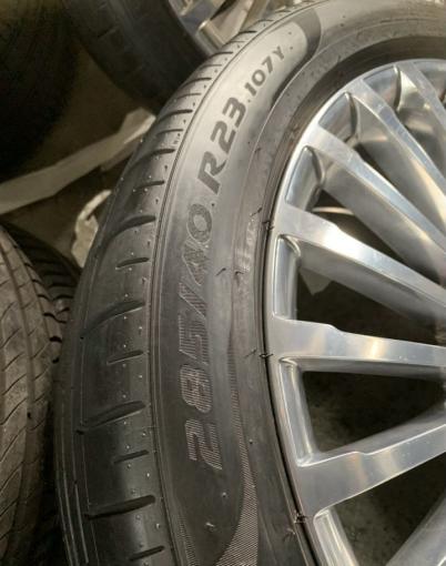 Pirelli P Zero PZ4 285/40 R23 и 325/35 R23 111Y