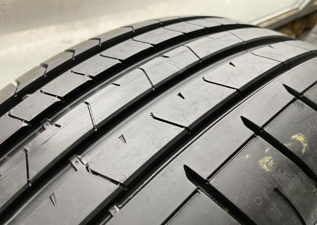 Pirelli P Zero PZ4 235/50 R20 104Y