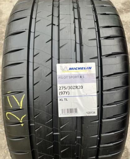 Michelin Pilot Sport 4 S 305/30 R20 и 245/35 R20